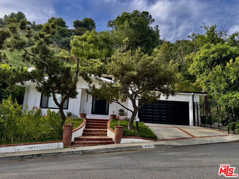 9781 Blantyre Drive