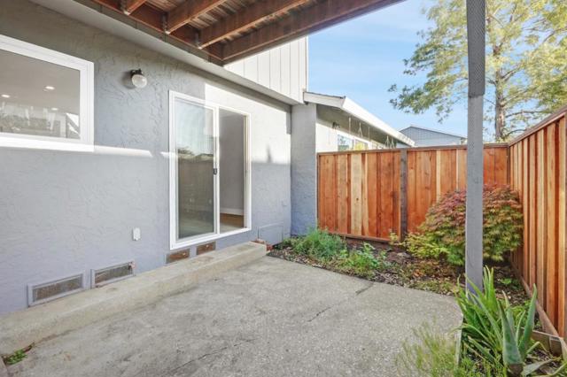 988 S Arnold Way, Half Moon Bay CA: https://media.crmls.org/mediaz/03ade477-3965-4ba2-8f13-fcbb6dc8600c.jpg