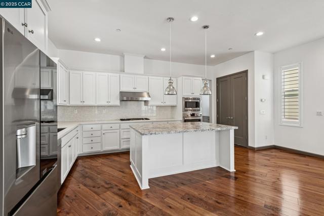 5826 Noba Rd, Dublin CA: https://media.crmls.org/mediaz/03ae29fa-6962-4b19-8b8e-c9a4f04a6b5e.jpg
