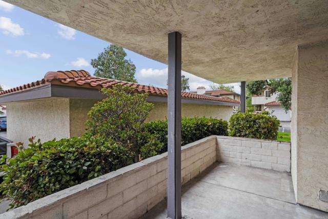 992 Lupine Hills Dr., Vista CA: https://media.crmls.org/mediaz/03ae5cc0-6429-4a0b-abed-c944816185ca.jpg