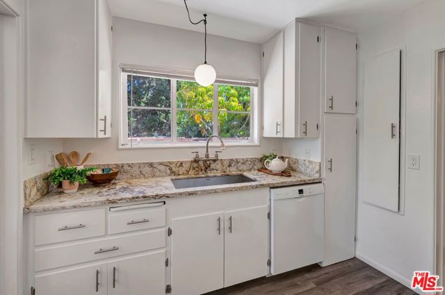 5513 Village, Los Angeles CA: https://media.crmls.org/mediaz/03aeabfa-d68d-4b92-884a-2d7757623f71.jpg