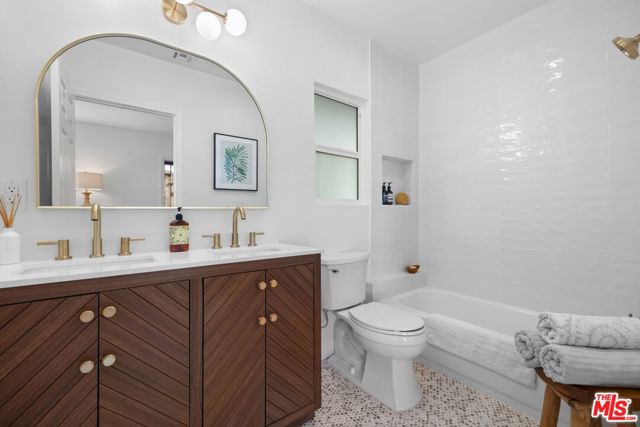 2400 W 74th Street, Los Angeles CA: https://media.crmls.org/mediaz/03aebc41-ebaf-4de9-b3eb-e8c2eae85c3a.jpg