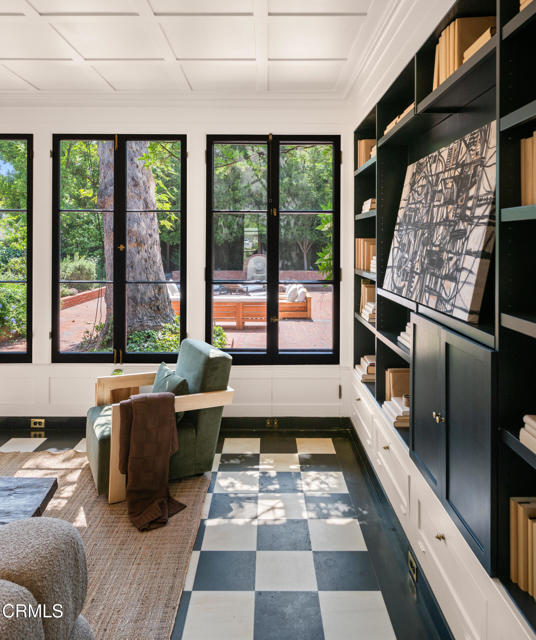 1241 S Oak Knoll Avenue, Pasadena CA: https://media.crmls.org/mediaz/03aece15-1711-4cda-84d8-285039fc7988.jpg