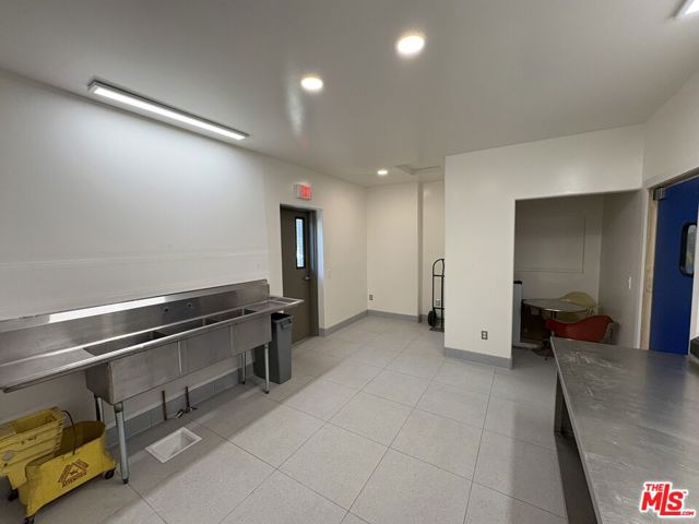 365 Mittry Lane, Lake Arrowhead CA: https://media.crmls.org/mediaz/03aedce2-c2e7-4f73-ad43-89cb2ab4a5a2.jpg