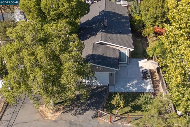 1933 Oak Park Blvd, Pleasant Hill CA: https://media.crmls.org/mediaz/03af77e6-5774-441d-92b7-4b04d580e3d3.jpg