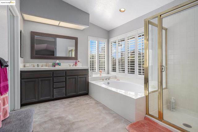4704 Crestone Needle Way, Antioch CA: https://media.crmls.org/mediaz/03aff019-141a-438c-8bbf-db9e2b9e8ce1.jpg