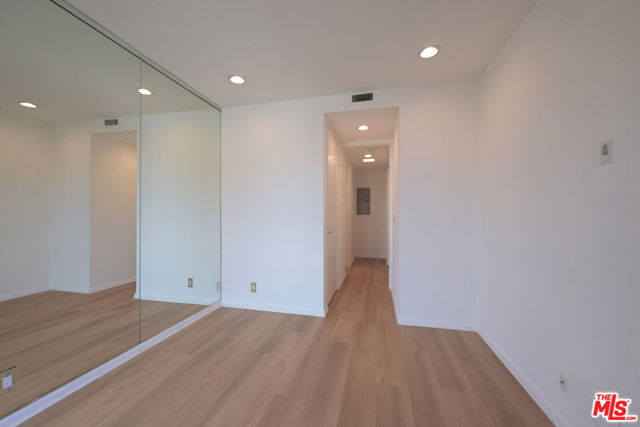 234 S Gale Drive, Beverly Hills CA: https://media.crmls.org/mediaz/03b07488-bf7d-4078-92e6-8489cfb03a2a.jpg