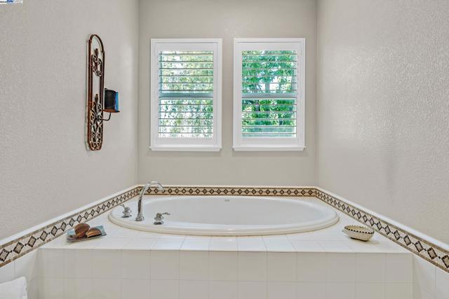 2461 Ancona Cir, Livermore CA: https://media.crmls.org/mediaz/03b07ace-5c2c-42de-b0f5-77da9ddb432c.jpg