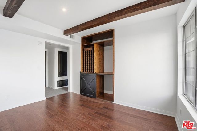 5530 Owensmouth Avenue, Woodland Hills CA: https://media.crmls.org/mediaz/03b07e22-b0b6-4ba7-b798-1b4b1c803087.jpg