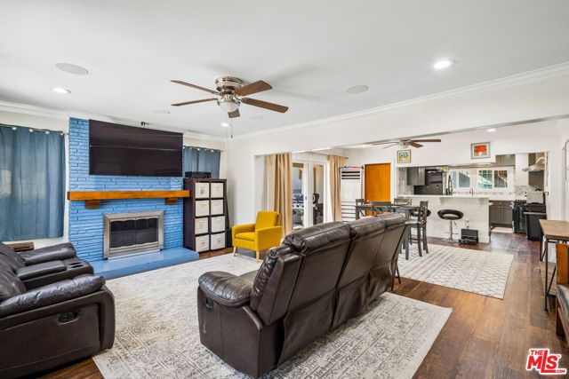 5342 Lemon Grove Avenue, Los Angeles CA: https://media.crmls.org/mediaz/03b13003-1e0a-4085-87ca-5d1e11cffb32.jpg