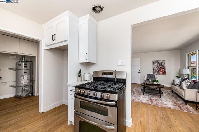 17673 Dorson Ln, Castro Valley CA: https://media.crmls.org/mediaz/03b19adb-0ddc-4905-8e1d-906028edb4f7.jpg