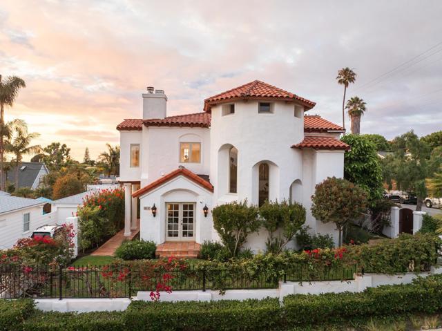 Detail Gallery Image 1 of 47 For 654 Bonair Pl, La Jolla,  CA 92037 - 5 Beds | 4 Baths