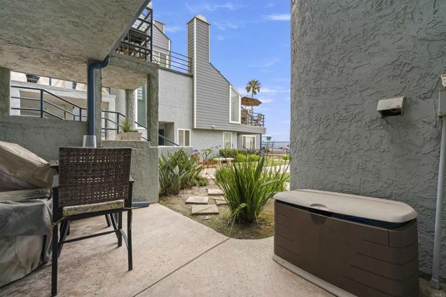 804 N The Strand, Oceanside CA: https://media.crmls.org/mediaz/03b24573-24cf-43da-9e37-3f9325ac3438.jpg