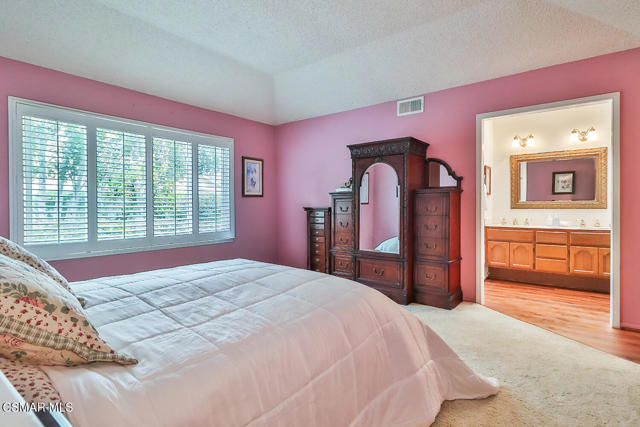 3616 Pebble Place, Newbury Park CA: https://media.crmls.org/mediaz/03b47459-ebd9-4923-8795-9704b8ef0e0e.jpg