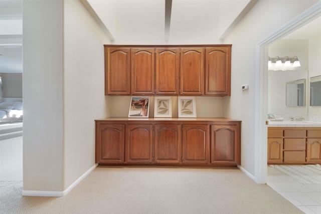 2173 Twisted Oak Ln Lane, Alpine CA: https://media.crmls.org/mediaz/03b47d1a-9988-4fb2-96bd-660ce24b9950.jpg