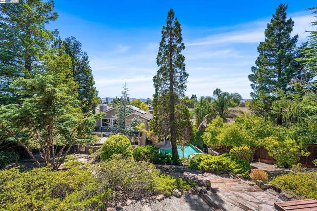 639 Canyon Crest Rd East, San Ramon CA: https://media.crmls.org/mediaz/03b49172-3a0c-4a81-9499-b03d36513311.jpg