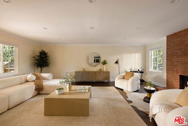 22910 Collins Street photo 8