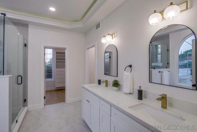 2543 Daisy Ln, Fallbrook CA: https://media.crmls.org/mediaz/03b4cf81-33af-4f03-b1f1-d2768d992b3b.jpg