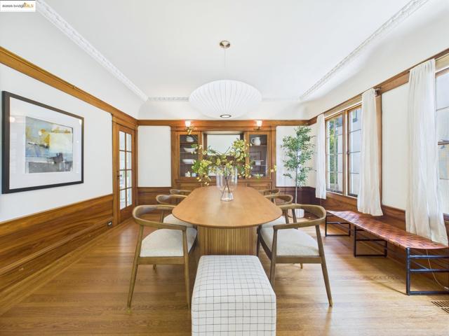 5920 Ivanhoe Rd, Oakland CA: https://media.crmls.org/mediaz/03b4fc7c-f5e4-4387-afb5-44daffa7f9c6.jpg
