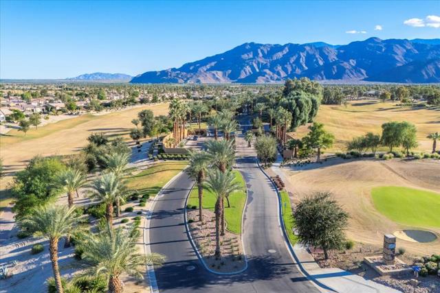 81485 Golden Poppy Way, La Quinta CA: https://media.crmls.org/mediaz/03b5172f-8633-4463-a011-8e55409d3088.jpg