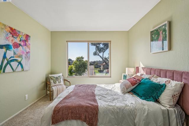 1030 Melrose Ave, Alameda CA: https://media.crmls.org/mediaz/03b5605d-c23b-490d-ae32-05b7e0bf41ff.jpg