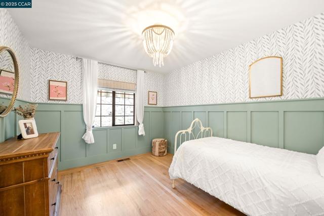 125 Sleepy Hollow Ln, Orinda CA: https://media.crmls.org/mediaz/03b5628c-1eaa-4901-a111-26f781f85a60.jpg