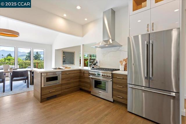 316 Village View Ct, Orinda CA: https://media.crmls.org/mediaz/03b5f09a-efb2-4c87-a535-a82c6b4bcbbd.jpg