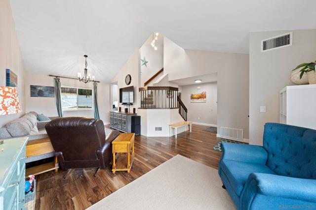 10424 Nubbin Ct, Santee CA: https://media.crmls.org/mediaz/03b6a4e0-90ab-4c9c-906d-e52859a984cc.jpg