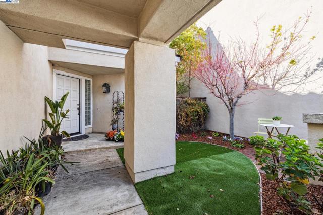 121 Jervis Bay, Alameda CA: https://media.crmls.org/mediaz/03b6a5f1-bdf8-4147-b84c-53a3bc68f0e3.jpg