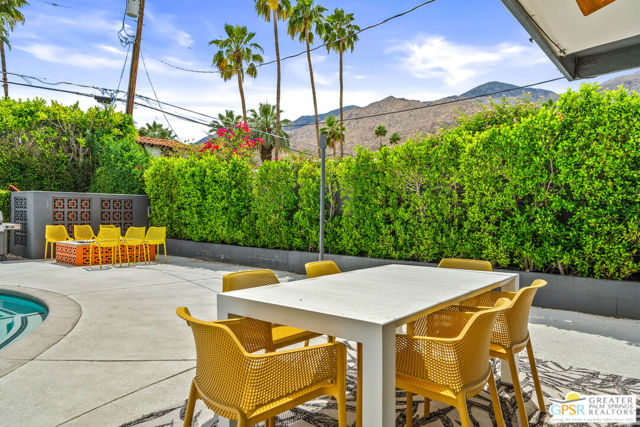 281 E Ocotillo Avenue, Palm Springs CA: https://media.crmls.org/mediaz/03b6e514-d108-42ec-bcb4-296fe09083b8.jpg
