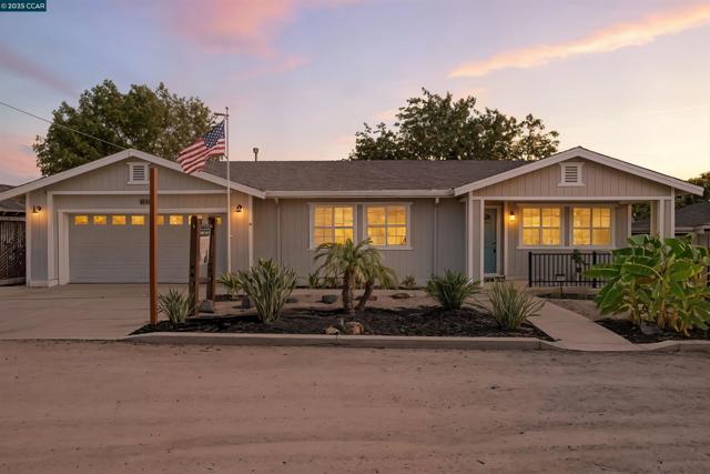 6911 Brentwood Blvd, Brentwood CA: https://media.crmls.org/mediaz/03b757ca-868b-4717-9cdb-1414f6a3a24b.jpg