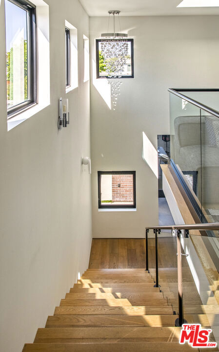 2656 32nd Street, Santa Monica CA: https://media.crmls.org/mediaz/03b78acd-b8dd-4d27-994f-70f284a1e9e7.jpg