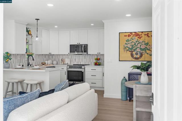 2933 Ptarmigan Dr, Walnut Creek CA: https://media.crmls.org/mediaz/03b7b73f-14ad-4706-a07b-6f5fbe806034.jpg