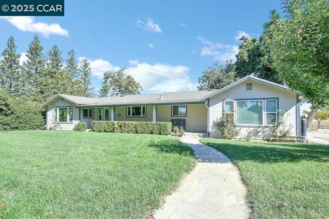 2280 Concord Ave, Brentwood CA: https://media.crmls.org/mediaz/03b7c9bd-cce0-42b2-bde0-b0b04dfb90f9.jpg