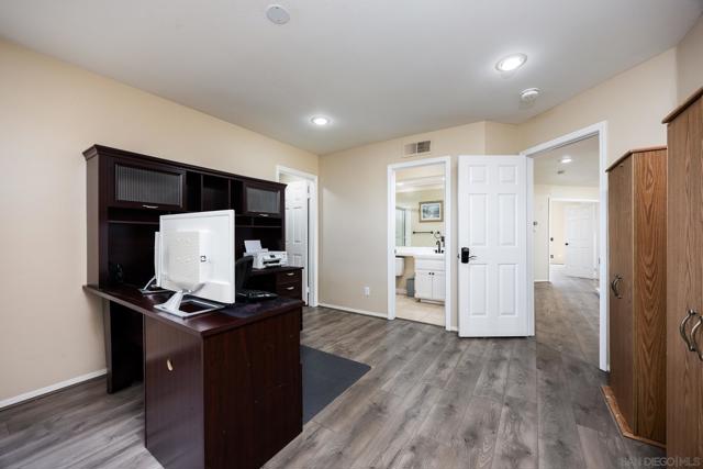Image 28 of 49 For 457 Silver Shadow Dr