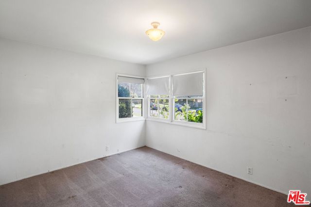 2725 Midvale Avenue, Los Angeles CA: https://media.crmls.org/mediaz/03b8b16f-e1e9-4e47-b967-76d6dc8ef0e1.jpg