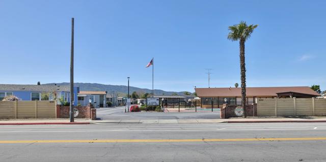 8282 Murray Ave, Gilroy CA: https://media.crmls.org/mediaz/03b8dfaf-9d8c-426f-b7c9-d4c104568412.jpg
