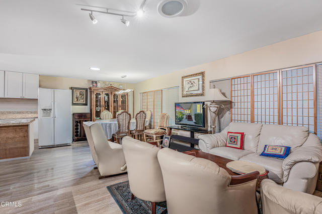 Detail Gallery Image 5 of 26 For 8811 Canoga Ave #353,  Canoga Park,  CA 91304 - 3 Beds | 2 Baths