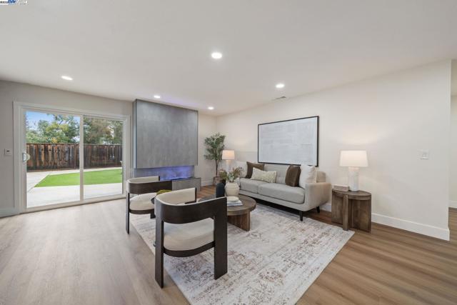 31314 San Andreas Dr, Union City CA: https://media.crmls.org/mediaz/03b93980-edbd-48da-b108-76392842a030.jpg