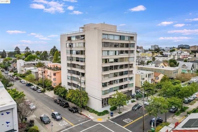 2550 Dana St, Berkeley CA: https://media.crmls.org/mediaz/03b95028-9c76-4286-b3a1-9f97af6a37b0.jpg