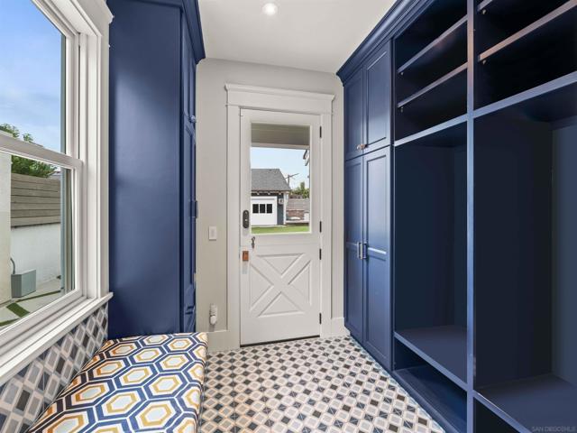 1027 G Ave, Coronado CA: https://media.crmls.org/mediaz/03ba21fb-2553-4100-b7a1-59fdc1d55fdd.jpg