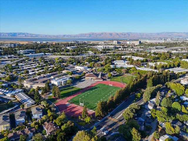 324 Cherokee Loop, Mountain View CA: https://media.crmls.org/mediaz/03bb801e-d1f5-449c-b1d0-ca412591ba16.jpg