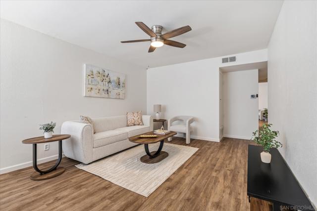 26258 Via Roble Ln,  CA: https://media.crmls.org/mediaz/03bc3820-48ca-46d0-8b3a-1f127e7a7111.jpg