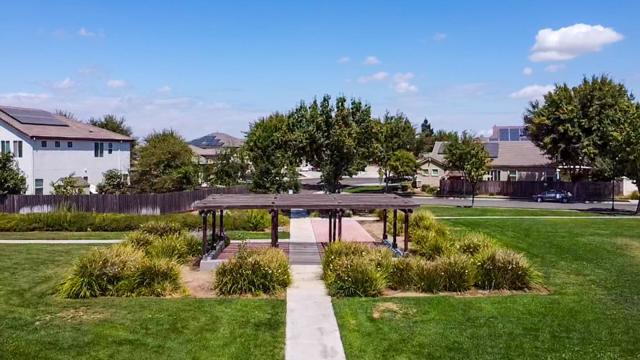 1149 Bellflower Way, Los Banos CA: https://media.crmls.org/mediaz/03bc8980-c523-4819-9a65-69c015a3c675.jpg