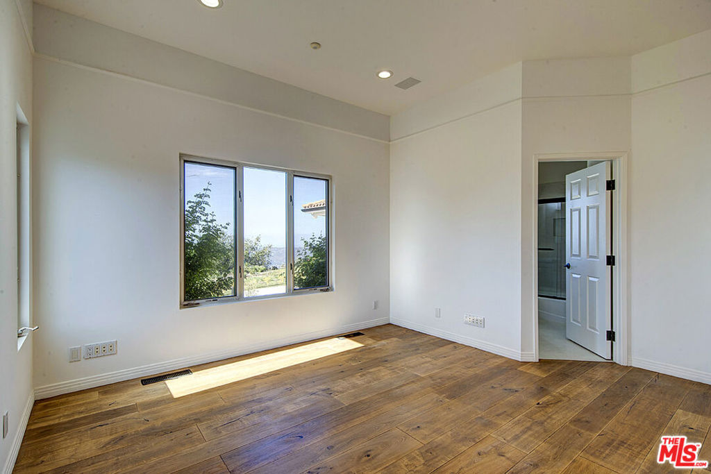 MLS #26867147 image #40