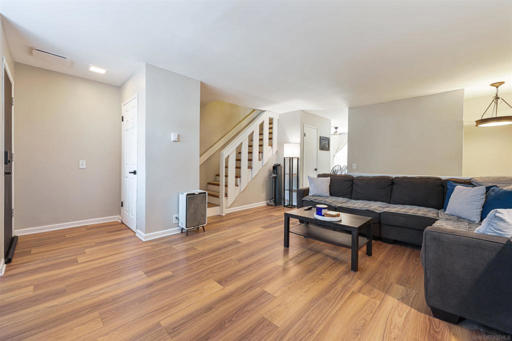 1261 34th St - photo 7