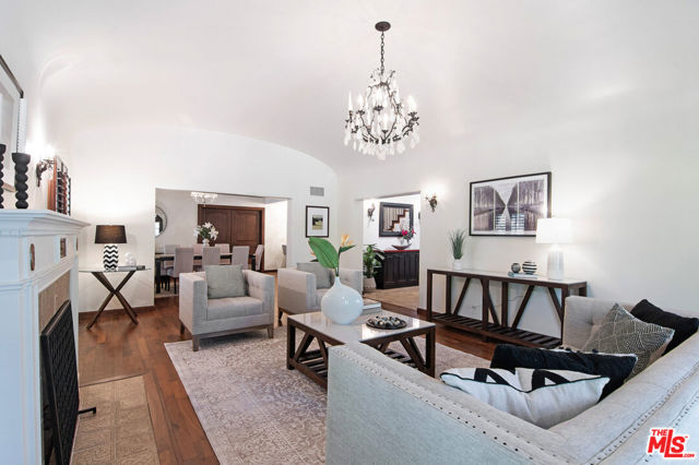 664 S Highland Avenue, Los Angeles CA: https://media.crmls.org/mediaz/03bd1613-e610-4b1f-91ff-93b5776ece39.jpg