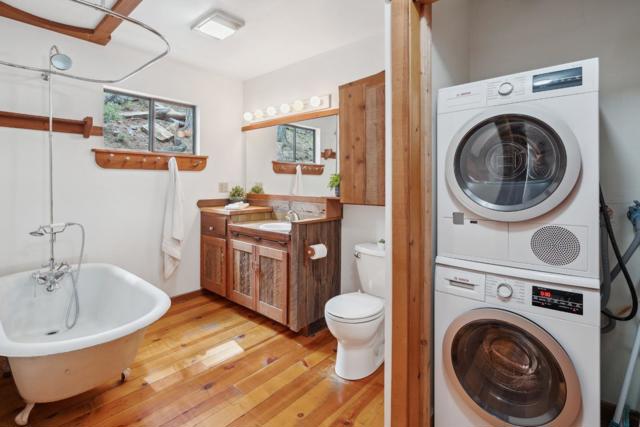 2120 Pack Trail, Mount Shasta CA: https://media.crmls.org/mediaz/03bd416c-8de3-41b1-842a-65b0c9d24710.jpg