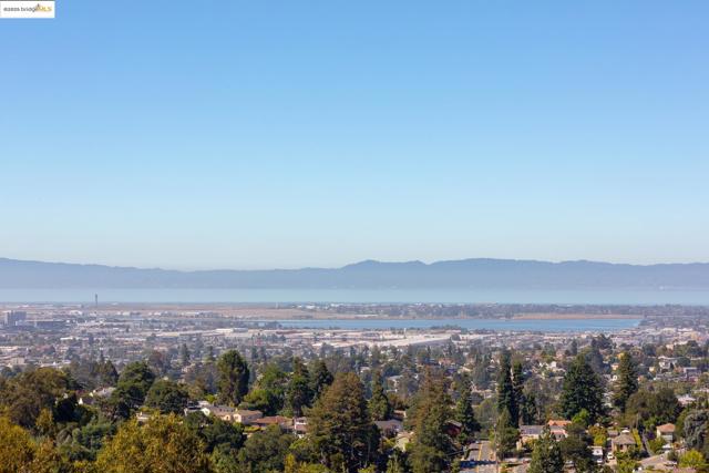 4353 Terrabella Way, Oakland CA: https://media.crmls.org/mediaz/03bea726-8a34-446f-bbf5-53b7546304fa.jpg