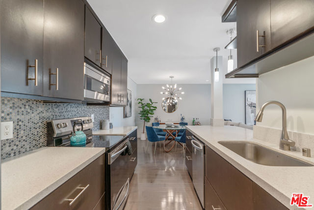 8535 W West Knoll Drive, West Hollywood CA: https://media.crmls.org/mediaz/03beb867-05f6-496d-8bff-eef936ee2535.jpg